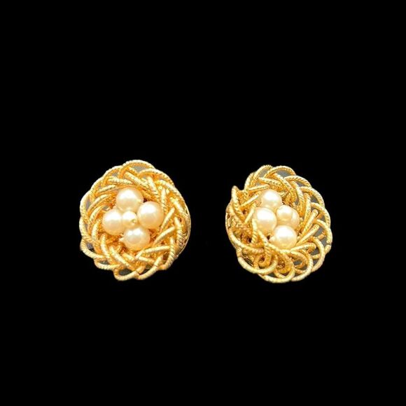 Vintage Clip-on Earrings Birds Nest Faux Pearl Gold Tone Japan 0.75" diameter - Picture 1 of 8